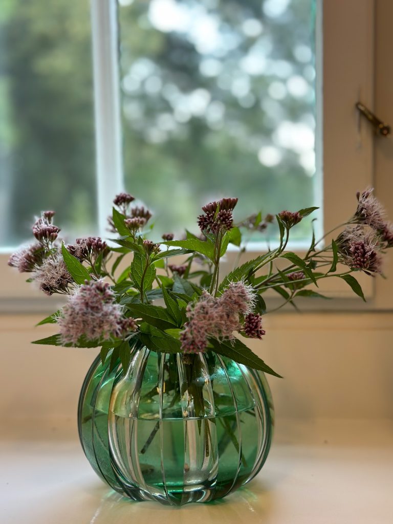 Lokale blomsterbuketter hos The Woodland Lodge Gisselfeld.